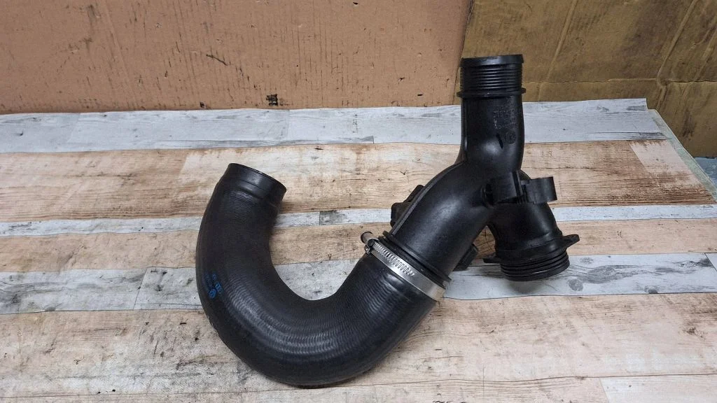 Intercooler hose/pipe 7L6145770G