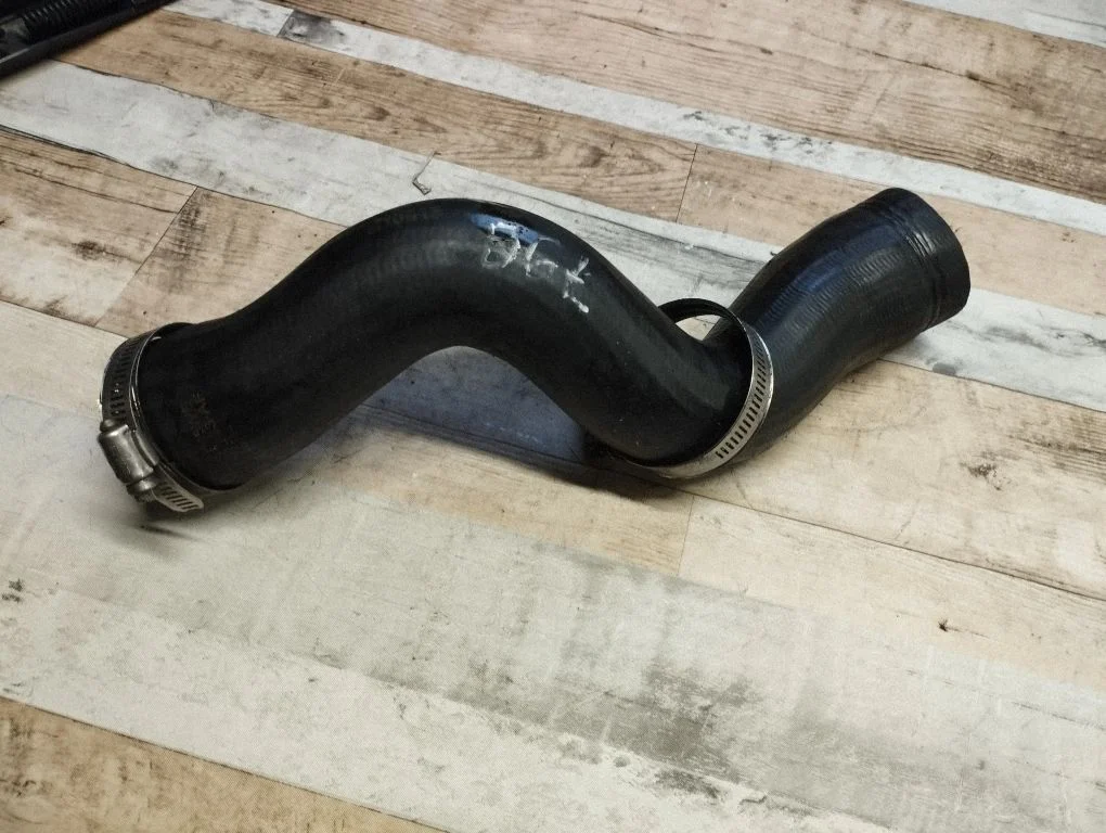 Intercooler hose/pipe CV616K863AF