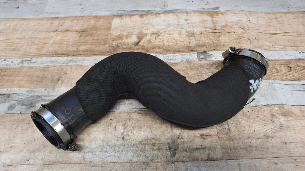 Intercooler hose/pipe 8R0145737N