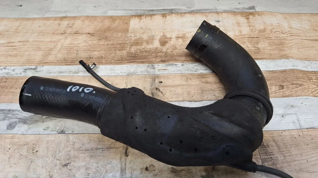 Vahejahuti voolik (-ud)/ toru (-d) – Toyota Auris 150 (2006-2012)