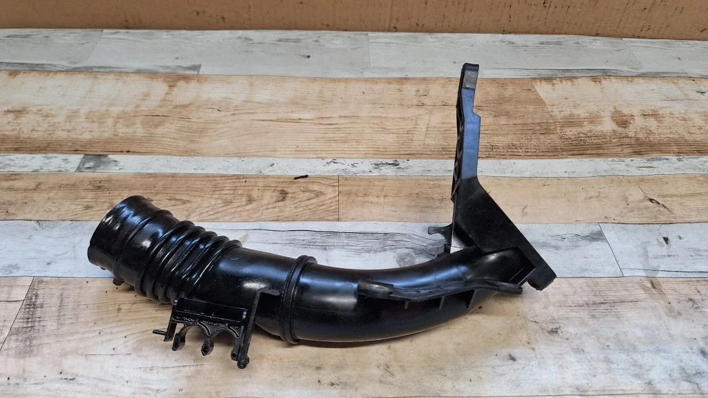 Intercooler hose/pipe AV6Q9351AD