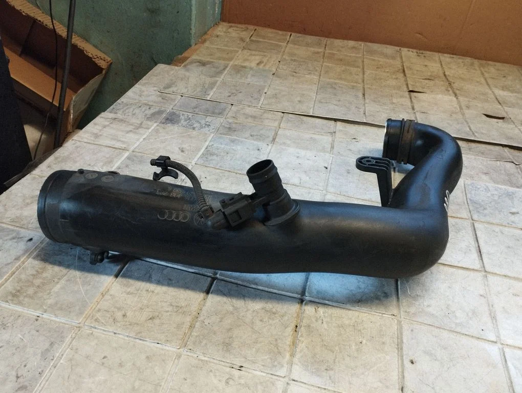 Intercooler hose/pipe 1K0129654L