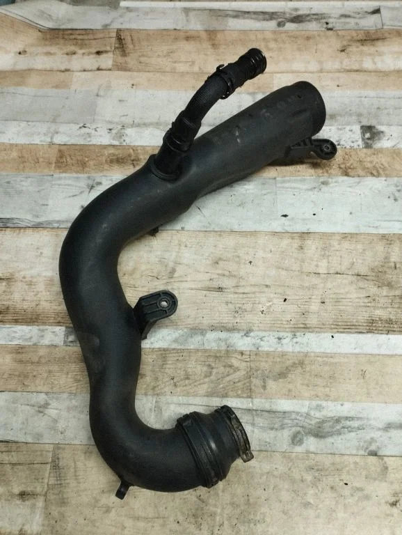 Wąż / rura intercoolera 1K0129654