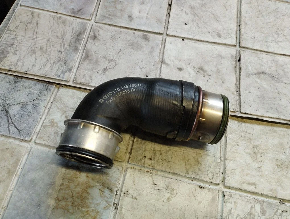 Wąż / rura intercoolera 1T0145790B