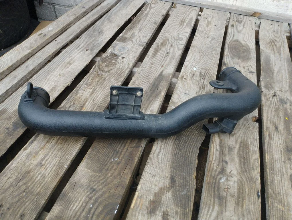 Intercooler hose/pipe 8D0145840M