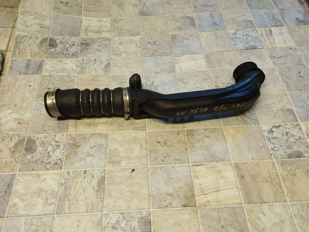 Intercooler hose/pipe – Volkswagen Jetta V (2005-2010)