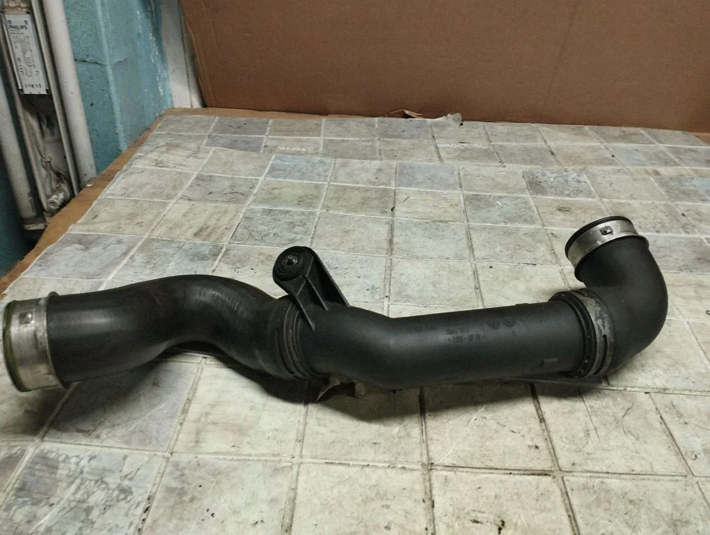 Intercooler hose/pipe – Volkswagen Passat B6 (2005-2010)