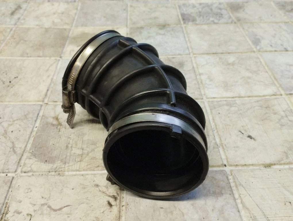 Intercooler hose/pipe 90572132
