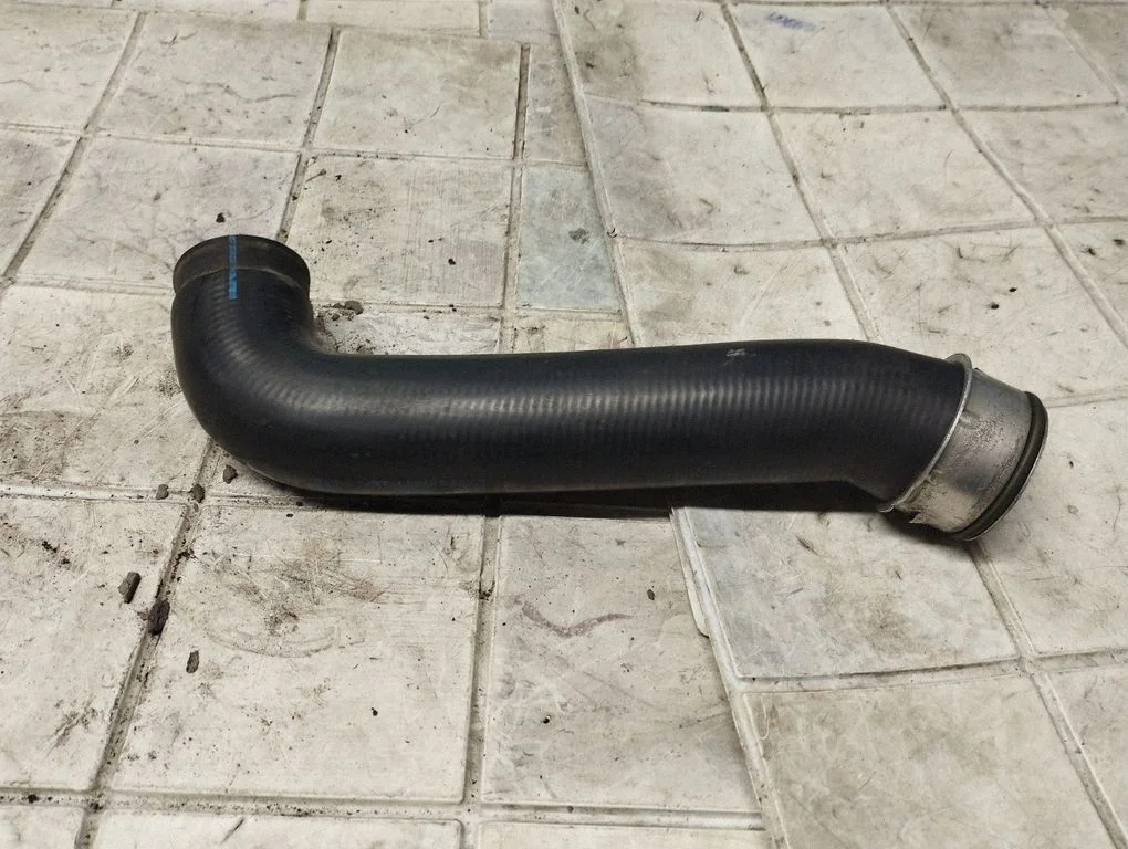 Intercooler hose/pipe 1J0145828E