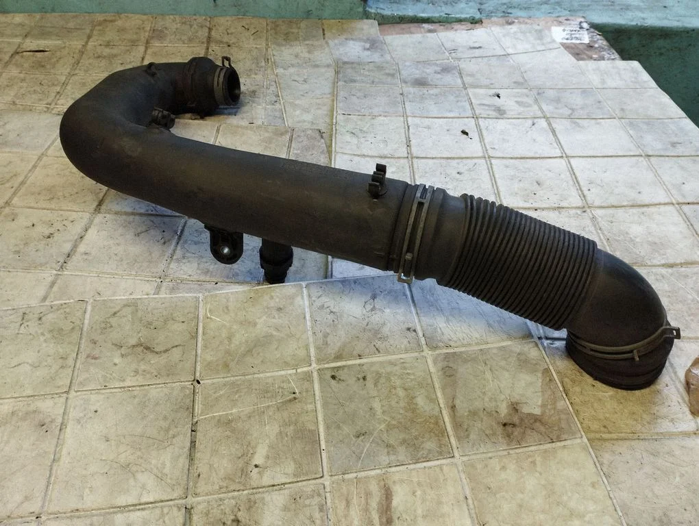 Intercooler hose/pipe 1K0129654AD