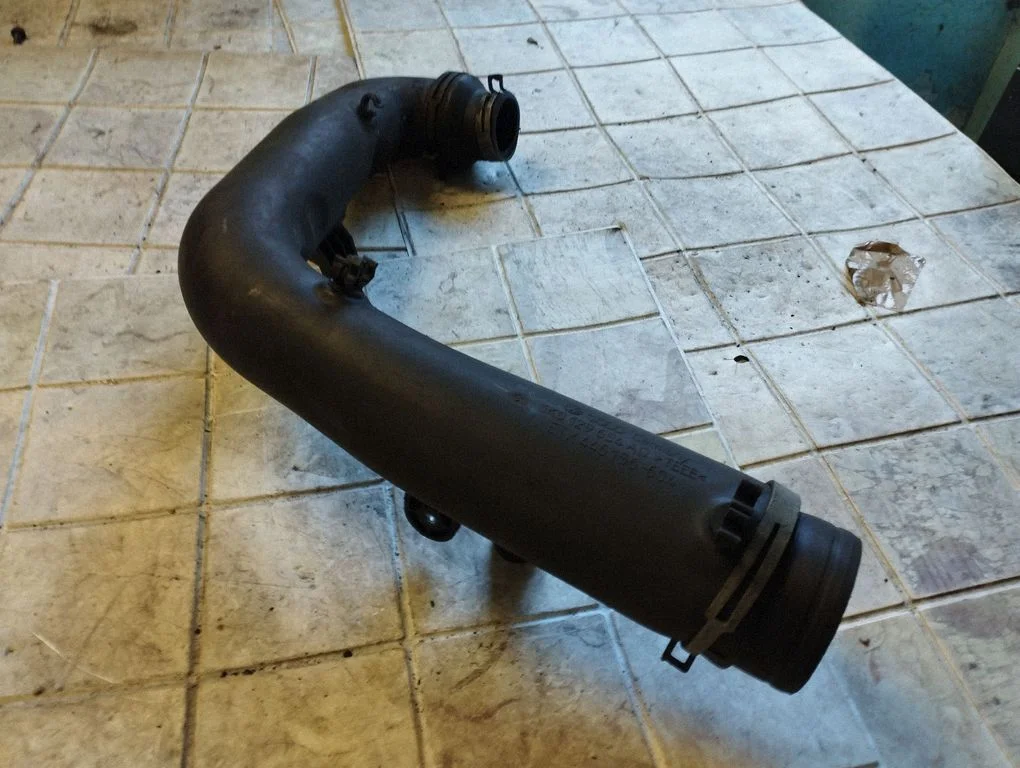 Intercooler hose/pipe 1K0129654AD