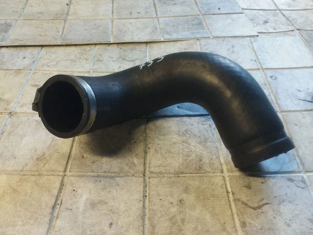 Vahejahuti voolik (-ud)/ toru (-d) – Toyota RAV 4 (XA20) (2000-2005)