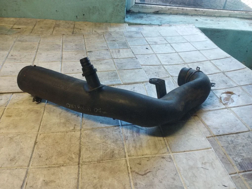 Intercooler hose/pipe 1K0129654K