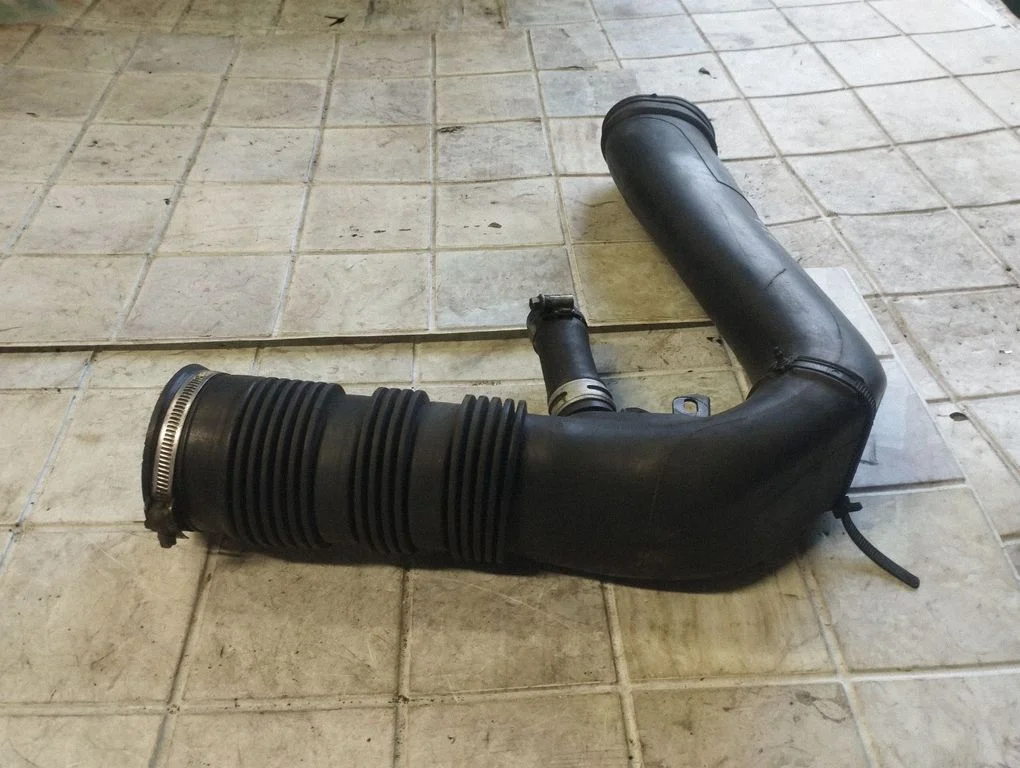 Wąż / rura intercoolera 9642060880A