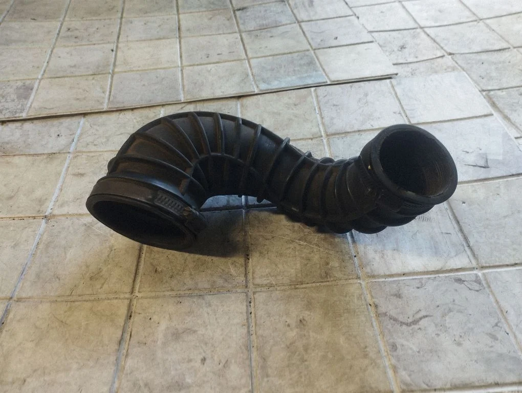 Wąż / rura intercoolera 08634143