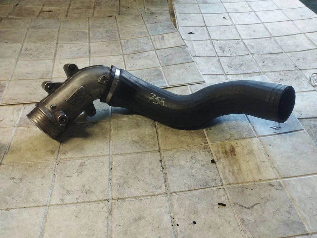 Intercooler hose/pipe – Volvo S80 (1999-2003)