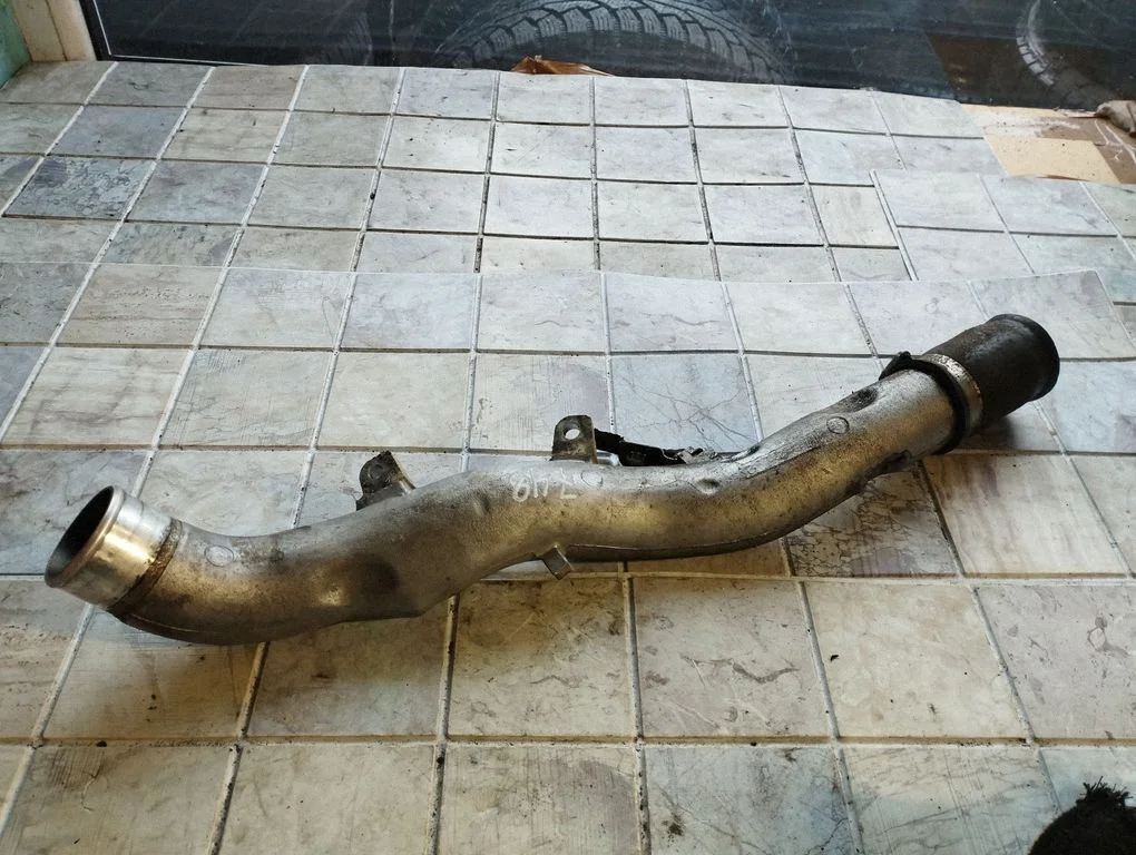 Vahejahuti voolik (-ud)/ toru (-d) – Toyota Auris 150 (2006-2012)