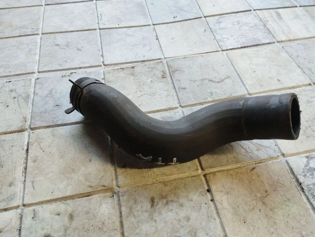 Intercooler hose/pipe
