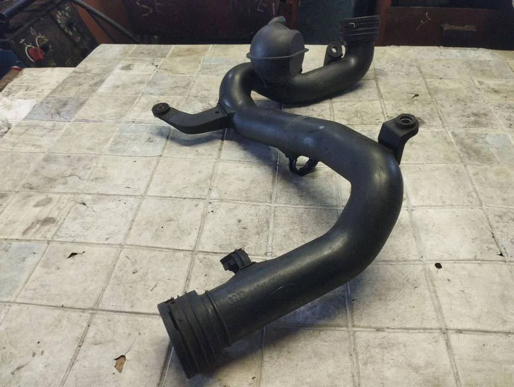 Intercooler hose/pipe – Volkswagen Golf IV (1998-2005)