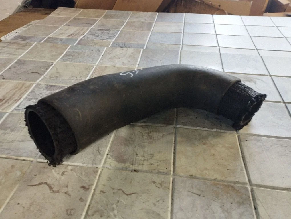 Vahejahuti voolik (-ud)/ toru (-d) – Hyundai Santa Fe (2000-2006)