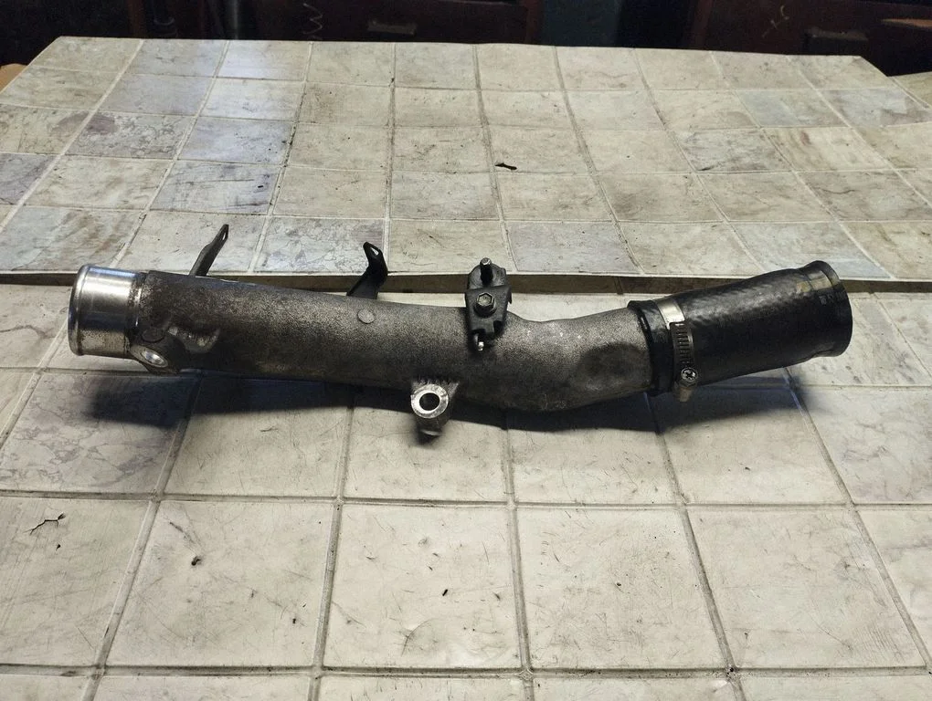 Intercooler hose/pipe – Toyota Corolla Verso AR10 (2004-2009)