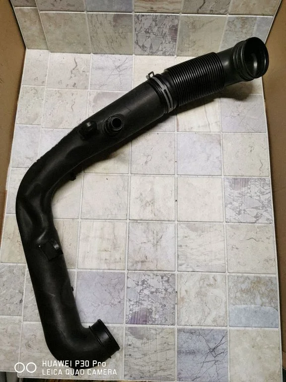 Vahejahuti voolik (-ud)/ toru (-d) – Audi A3 S3 8P (2003-2012)
