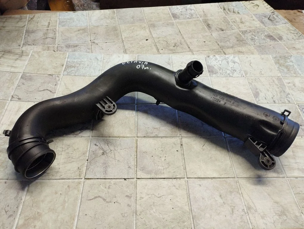 Intercooler hose/pipe VCD446143602