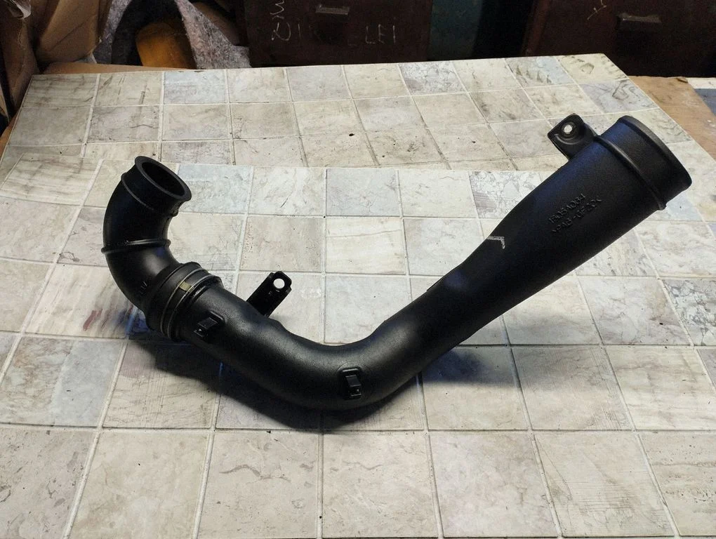Vahejahuti voolik (-ud)/ toru (-d) 1505A064