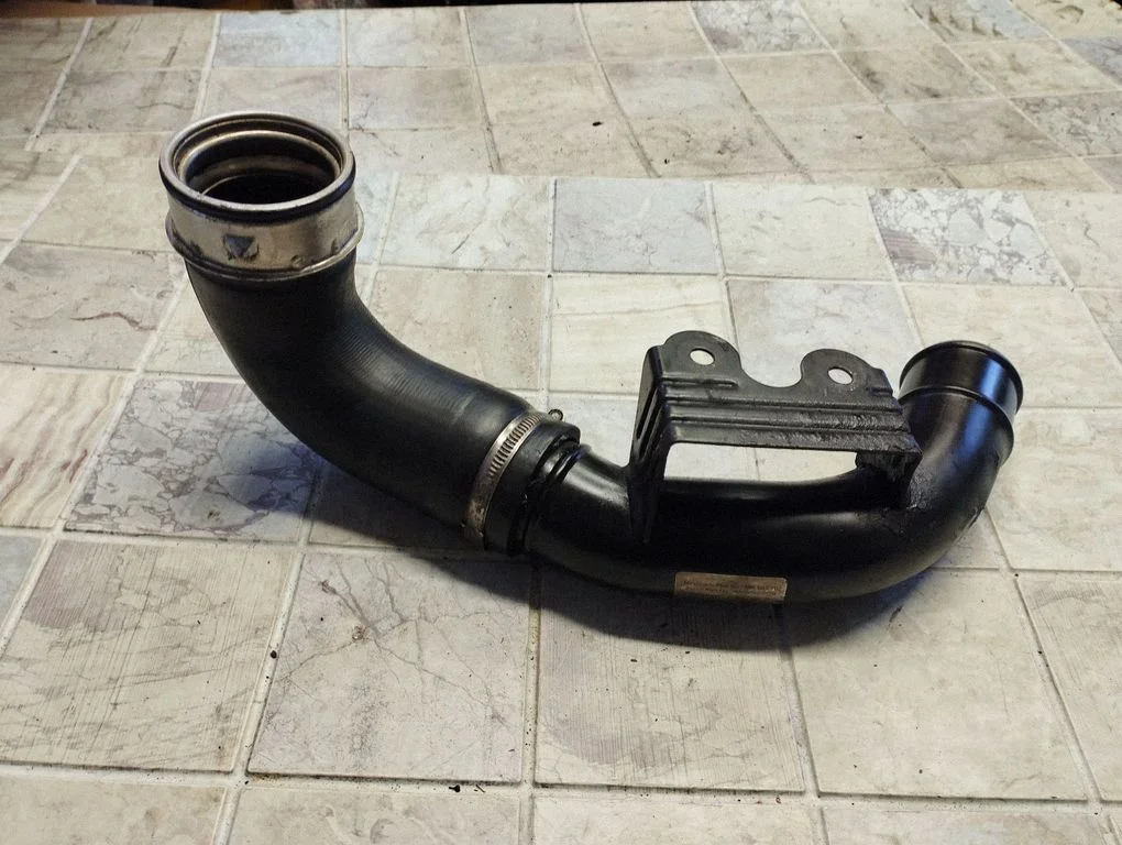 Intercooler hose/pipe MR993102