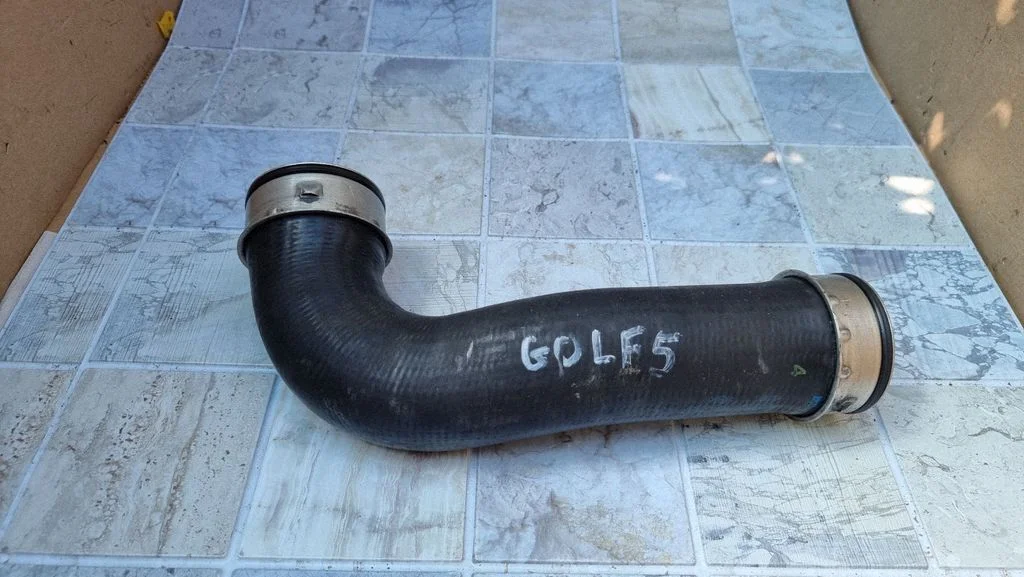 Vahejahuti voolik (-ud)/ toru (-d) – Volkswagen Golf IV (1998-2005)