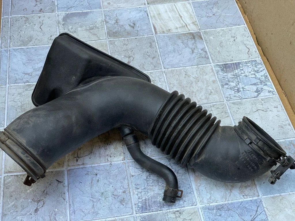 Wąż / rura intercoolera 281383K010