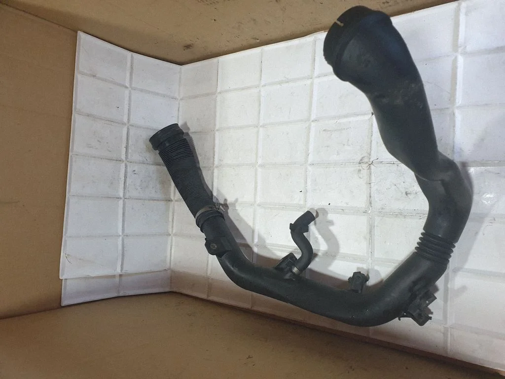 Vahejahuti voolik (-ud)/ toru (-d) – Opel Meriva A (2003-2010)