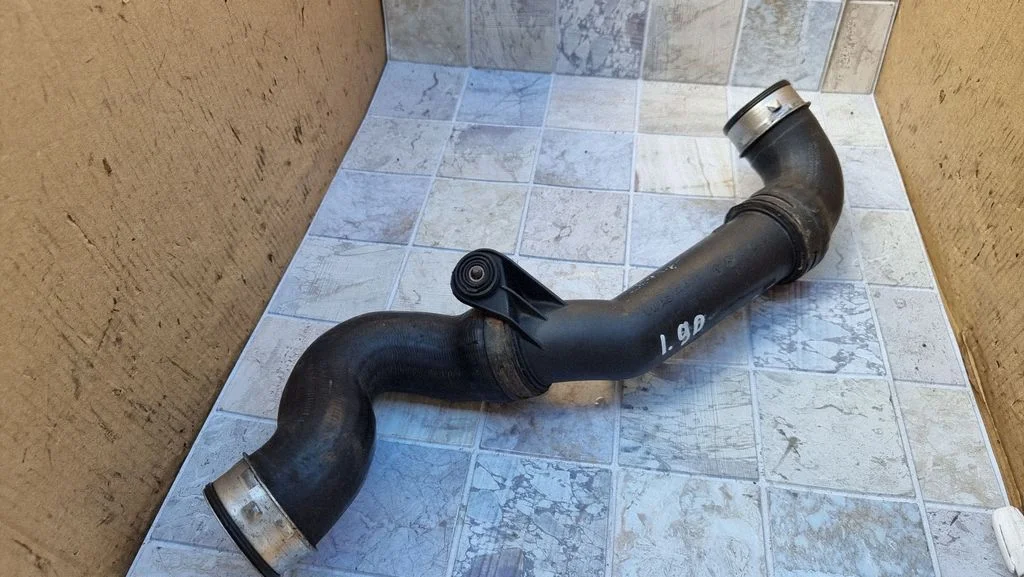 Intercooler hose/pipe – Volkswagen Touran I (2003-2010)