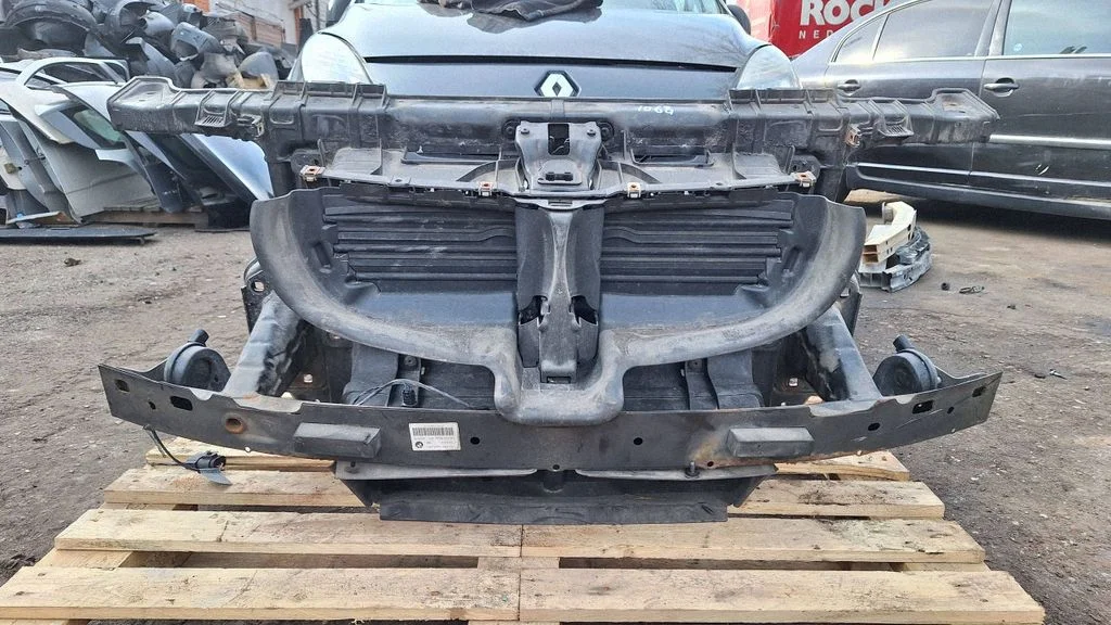 Radiaatori tugipaneel – BMW 1-seeria E81 E87 (2004-2011)