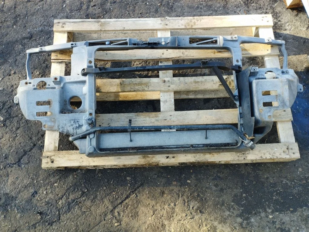 Radiator support slam panel – Ford Galaxy (1995-2000)