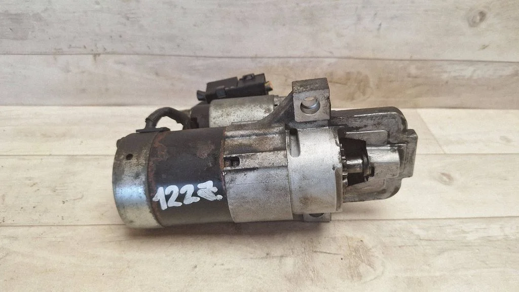Rozrusznik M000T87681