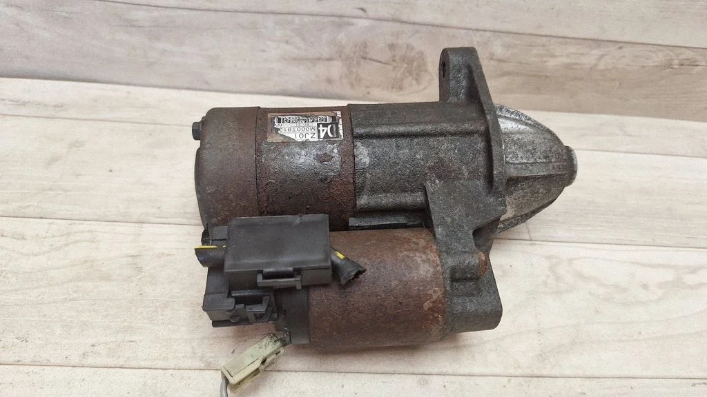 Starter motor M000T91381