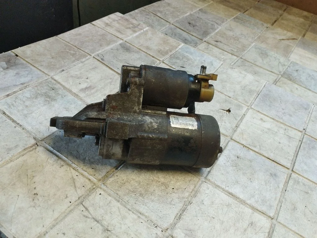 Starter motor M000T90981