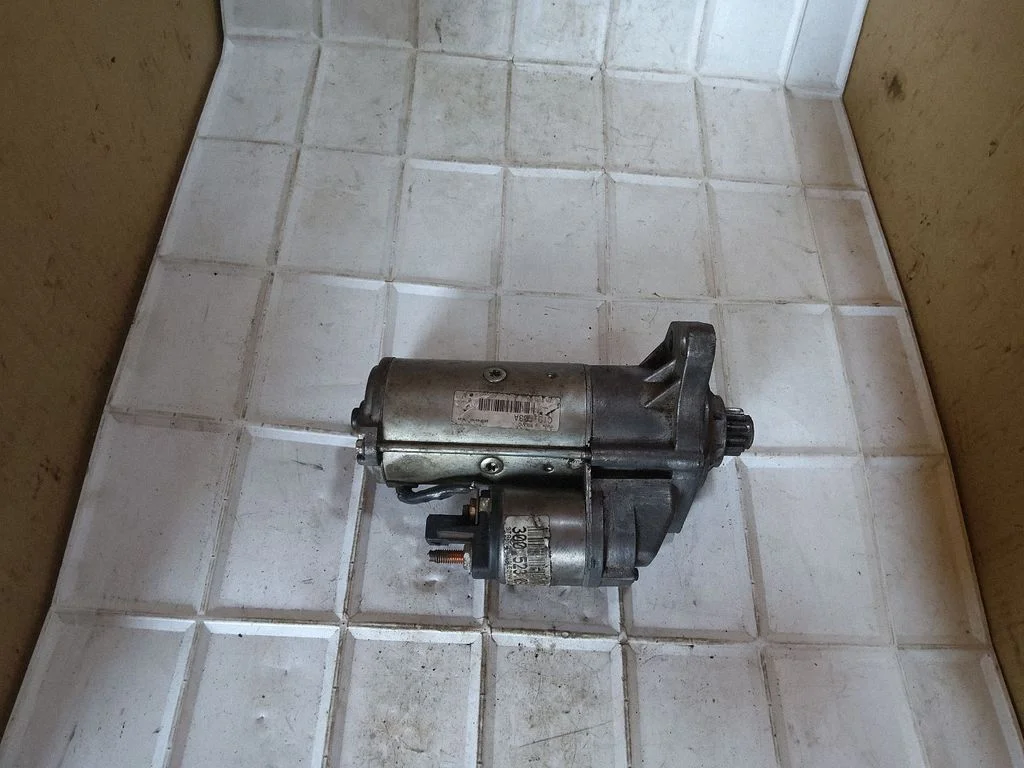 Starter motor D7RS129