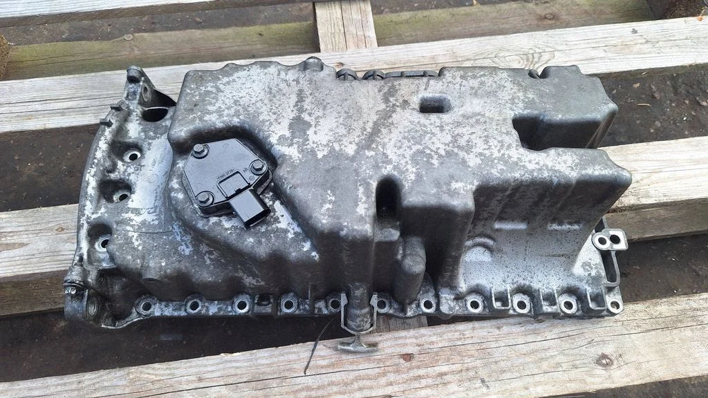 Oil sump 31316978