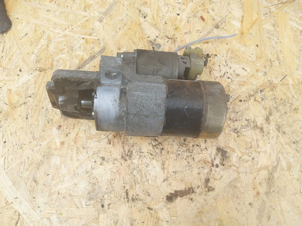 Starter motor M000T90981