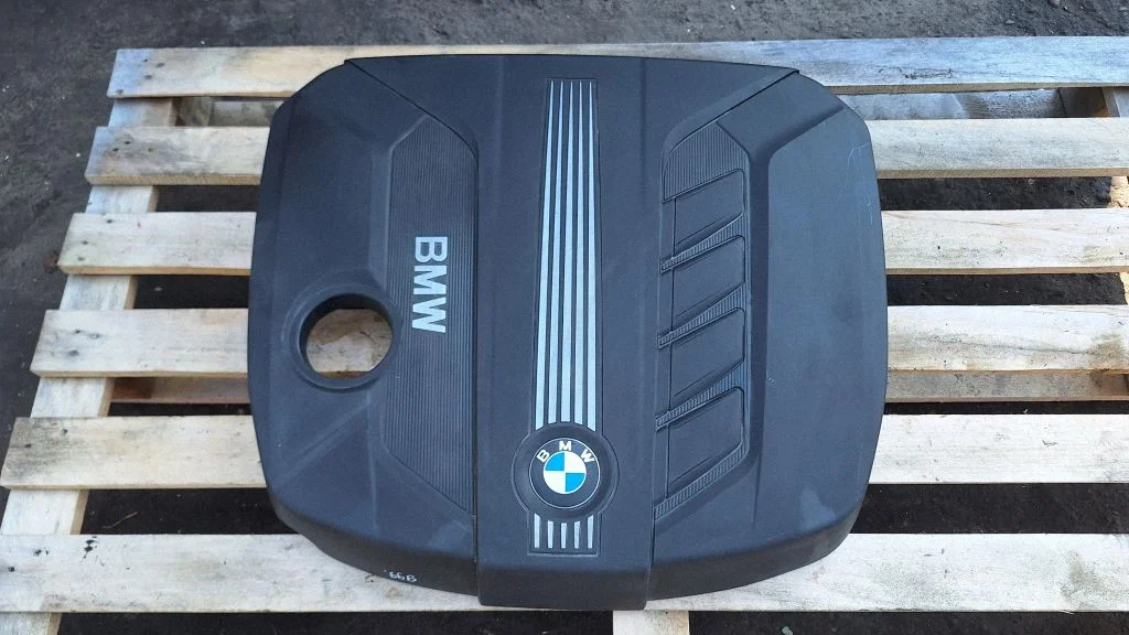 Engine cover (trim) 13717802847