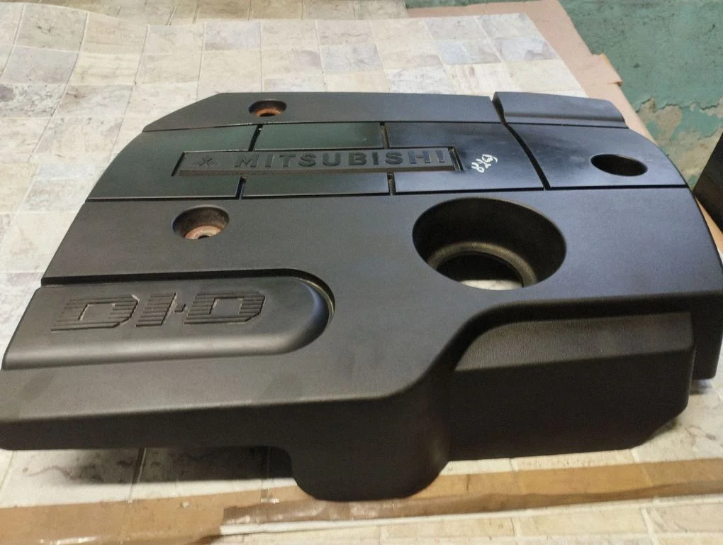 Engine cover (trim) – Mitsubishi Space Star (1998-2005)