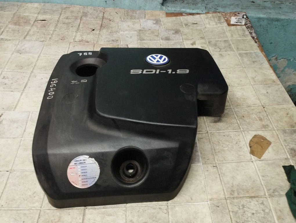 Engine cover (trim) – Volkswagen Golf IV (1998-2005)
