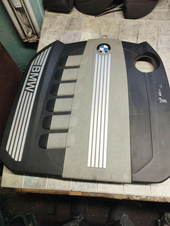 Engine cover (trim) 13717802848