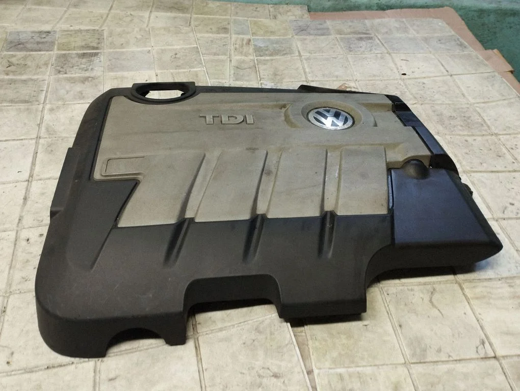 Engine cover (trim) – Volkswagen Tiguan (2007-2016)