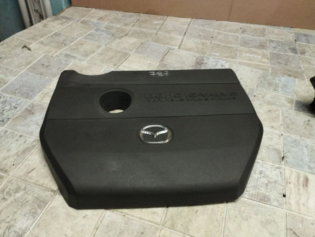 Engine cover (trim) LF96102F1