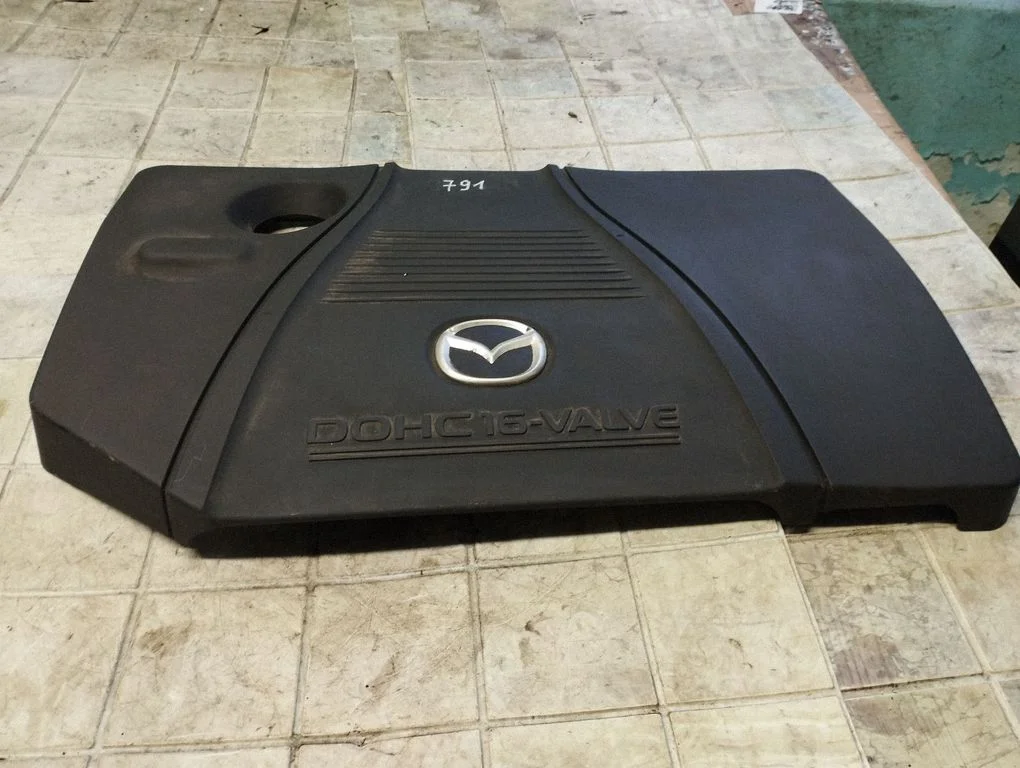 Engine cover (trim) L372102F1