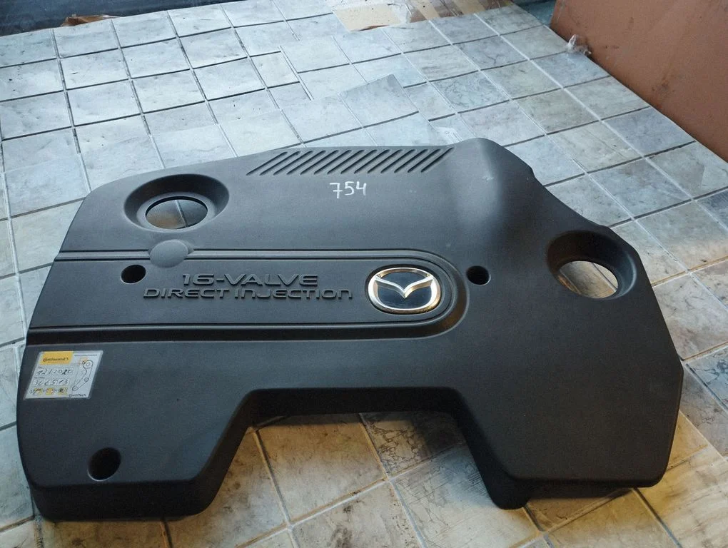 Engine cover (trim) RF5C10231