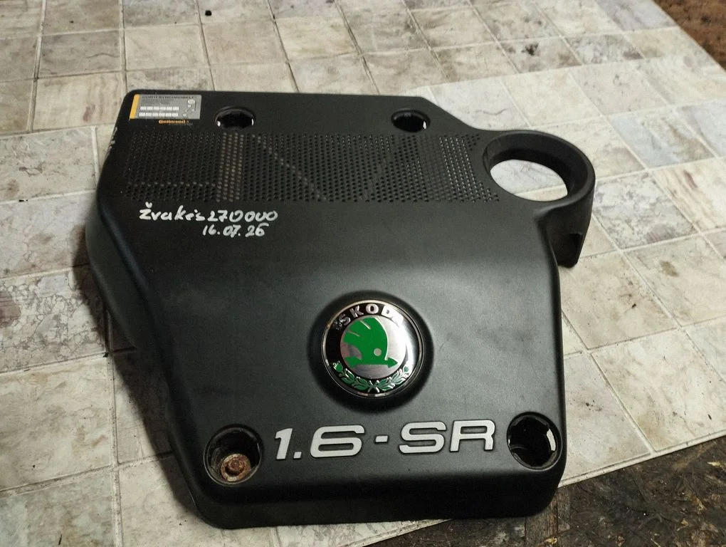 Engine cover (trim)